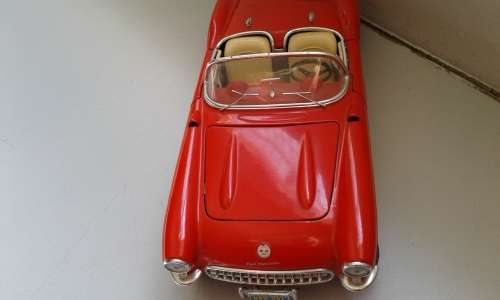BURAGO 1/18 CHEV CORVETTE 1957  MADE IN ITALY